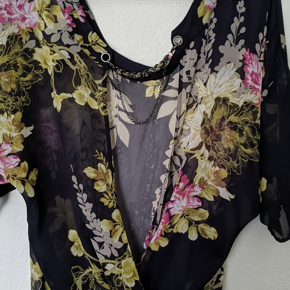 Guess Blouse - Picture 4 of 4